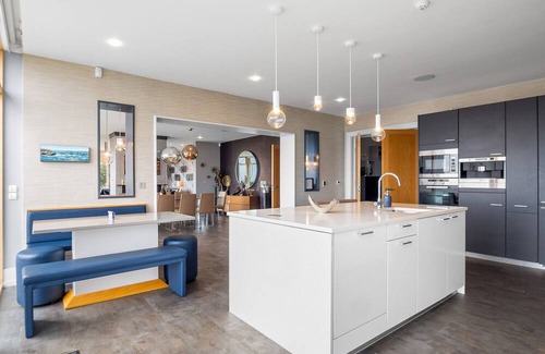 Clifden Villa | Suaimhneas Villa with Castle and Sea Views