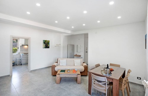 Paestum Apartment | Holiday Home 'Paestum Eden' with Sea View, Wi-Fi and Air Conditioning