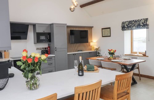 Holyhead Cottage | 2 TREM Y MOR, family friendly, with hot tub in Llanfachraeth