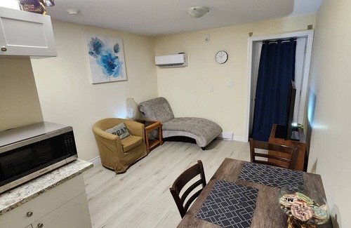 Arthur Apartment | Big 1 Bedroom Plus Den In Arthur - 3 Beds