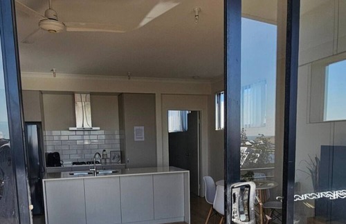 Alkimos House | 5 minutes walk to the beach! Alkimos Coastal 3 Bedroom Townhouse