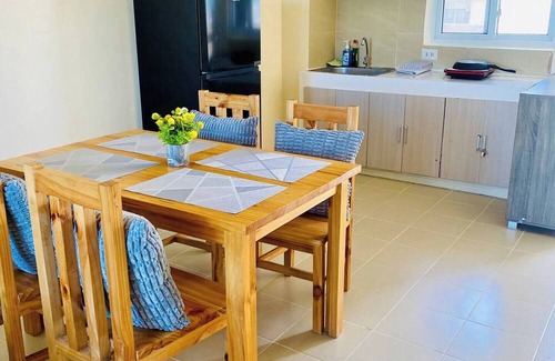 Lapu-Lapu Condo | Oceanbreeze Sunrise Haven - pool, AC, Hotwater, fast wifi, 62sqm in Marigondon