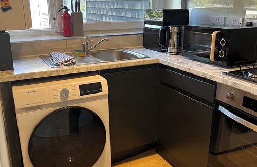 West Hill Apartment | 1 Bedroom Apartment Near Wimbledon Tennis