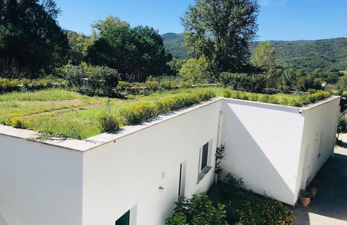 Alvignano Apartment | Apartment with Terrace and Lake View