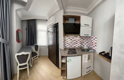 Sultanahmet Apartment | Steps to History 4.Floor Balcony