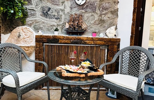 Sant'Antioco House | Holiday Home 'Casa Ipogeo' with Private Terrace, Wi-Fi and Air Conditioning