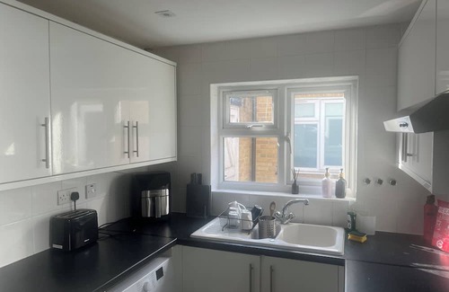 Forest Gate House | This City Reach Retreat is a Spacious and comfortable stay for the family & more