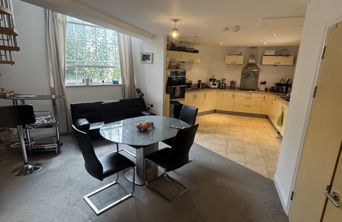 Wolverton House | Triangle Building 3 Bedrooms