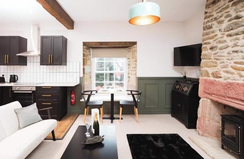 Chapel en le Frith Apartment | Former 18th century bank, now two contemporary apartments with Michelin Guide rated restaurant