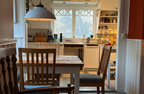 Paryd House | Hus Rose - Red vacation home in Påryd near Kalmar with fireplace, garden & fiber optics