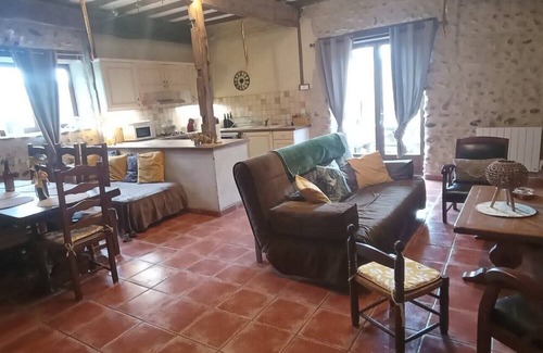 Peyraube House | Holiday Home 'Tomettes' with Mountain View, Wi-Fi and Air Conditioning