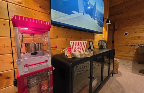 Ellijay Cabin | Serene Ellijay Cabin w/Hot Tub, Firepit, and Sauna