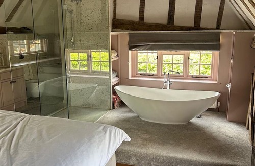 Bishop's Stortford Other | Charming 500-Year-Old Farmhouse - Modern Comforts