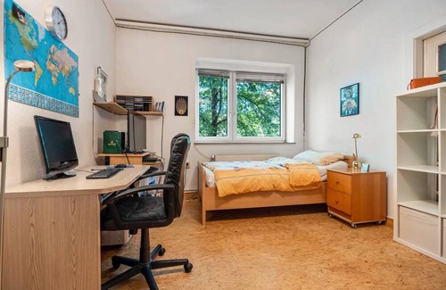 Sudstadt-Bult Apartment | Room 'Messezimmer' with Private Terrace, Wi-Fi and Air Conditioning