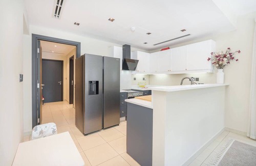 Jumeirah Village Triangle House | Stunning villa that sleeps 7 in JVT!