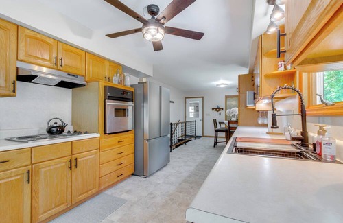 Frederick Hotel | 9 Mi to Downtown Rushville: Cozy Getaway w/Grill