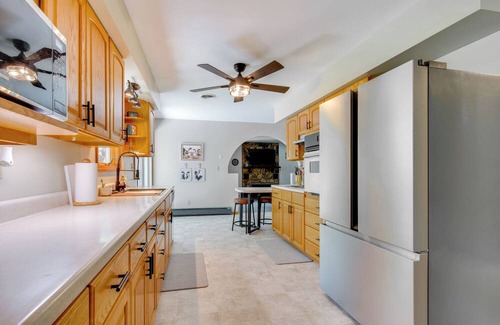 Frederick Hotel | 9 Mi to Downtown Rushville: Cozy Getaway w/Grill