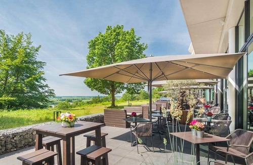 Wageningen House | Serene Hideaway w/Spa, Gym & Onsite Dining | Outdoor Adventure & Local Landmarks