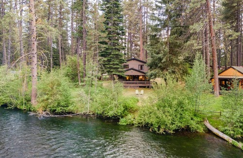 Camp Sherman House | Riverfront Camp Sherman Getaway