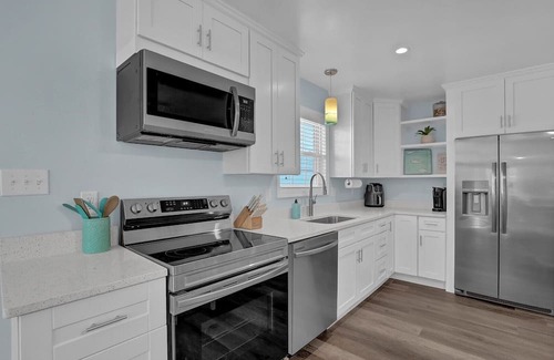 Sneads Ferry House | New Renovated 3 bedroom home, pet friendly walking distance to Beach