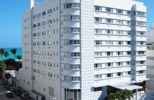 Mid Beach House | Enjoy Atlantic Sunsets | 4 Stylish Miami Rooms with Pool Near South Beach