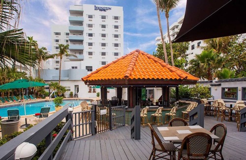Mid Beach House | Steps from Ocean! 2 Relaxing Rooms with Outdoor Pool Near Botanical Gardens