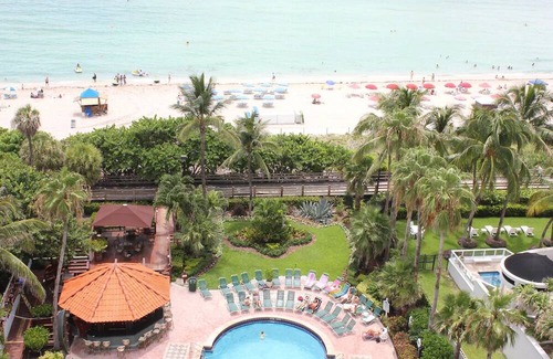 Mid Beach House | Beachside Getaway with Stunning Atlantic Views Near Miami Beach Boardwalk
