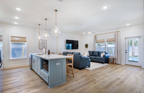 Kiska Beach House | Free Golf Cart-Heated Pool-Spa-5min Walk to Beach