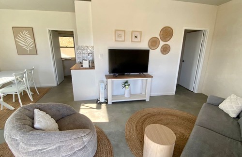 Bremer Bay Ski Chalet | EXPERIENCE SERENITY IN A UNIQUE STRAWBALE RETREAT WITH BREATHTAKING VIEWS