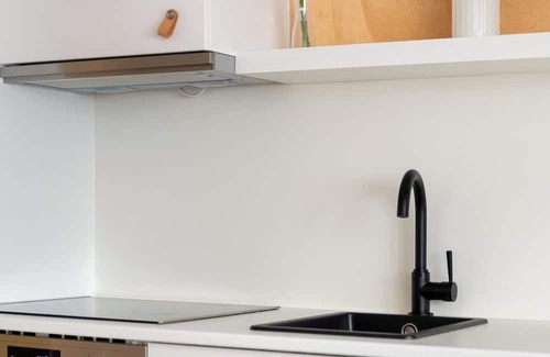 Dusseldorf Old Town Apartment | 2-BedRoom Apartment in Old Town - 10min Messe | 5 people