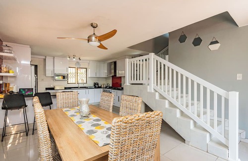 Durban North House | 4-bedroom house in charming Durban North with WiFi, AC. Start your vacation now