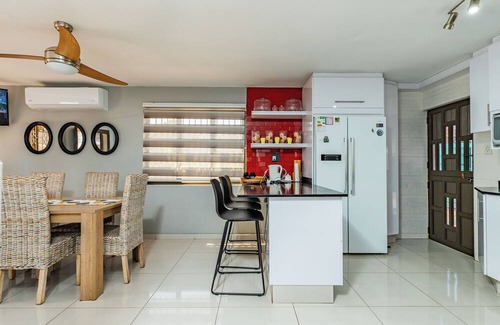 Durban North House | 4-bedroom house in charming Durban North with WiFi, AC. Start your vacation now