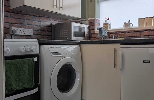 Gravesend Apartment | Cosy and Stylish, great links to London.