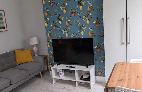 Gravesend Apartment | Cosy and Stylish, great links to London.