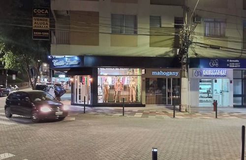 Centro Apartment | AP King bed 2 mattresses on the floor