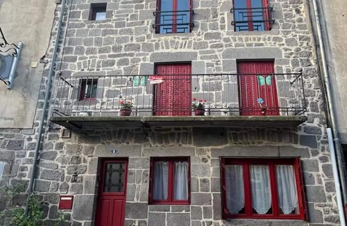 Besse-en-Chandesse House | Maison Julou Besse in the heart of the medieval town