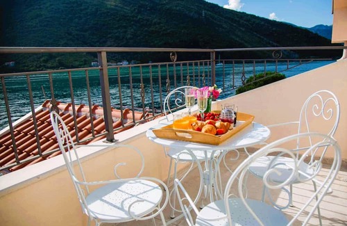 Lepetane Apartment | ❤️Deluxe Waterfront 1BR | Balconies | Panoramic View| Fully Equipped| Fast Wi-Fi