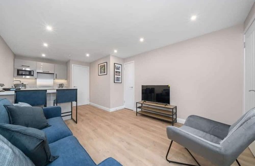 Hogganfield Apartment | Stylish 2 Bed Property with Free Parking