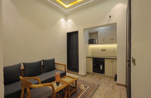 Mathura House | Spacious building in charming Mathura with WiFi, AC
