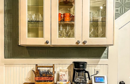Galveston House | The Orange House - clean and comfortable