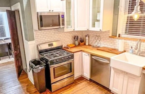 Galveston House | The Orange House - clean and comfortable