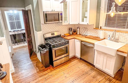 Galveston House | The Orange House - clean and comfortable