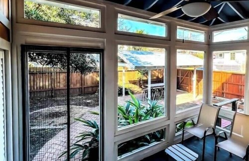 Galveston House | The Orange House - clean and comfortable