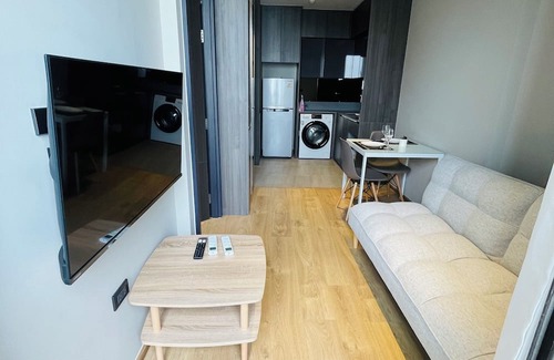 Ekkamai Apartment | 1BR-Thong Lor BTS 7mins, pool&gym with WiFi