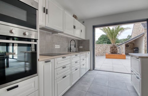 Ferel House | Le Logis de la Pierre Bleue - Maison climatisée avec piscine