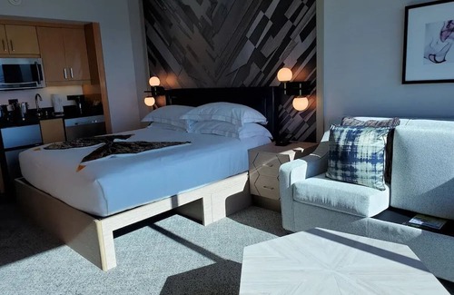 Las Vegas Strip Apartment | Luxury Hilton ~ On the Strip ~ NO Resort Fee ~ FREE Parking