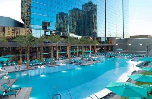 Las Vegas Strip Apartment | Luxury Hilton ~ On the Strip ~ NO Resort Fee ~ FREE Parking