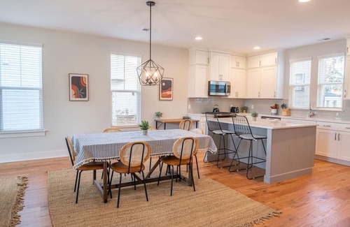 North Charleston House | The Newman Premier: Luxury 4br Park Circle Home