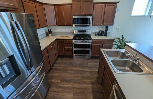 Medford House | Cozy 3BR/2.5BA Medford Home w/Fireplace & Fast WIFI