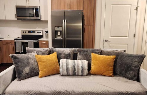 The Gulch Apartment | The Gulch Between Nashville's Music Row/Downtown Luxury Apt. walk to Broadway.